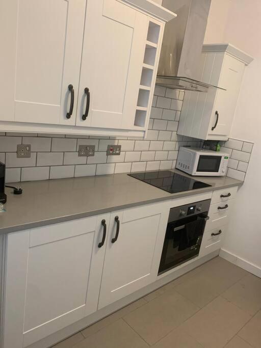 Recently Refurbished Apt Central Mk Free Parking Мілтон-Кінз Екстер'єр фото