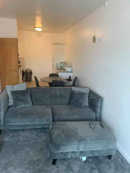 Recently Refurbished Apt Central Mk Free Parking Мілтон-Кінз Екстер'єр фото