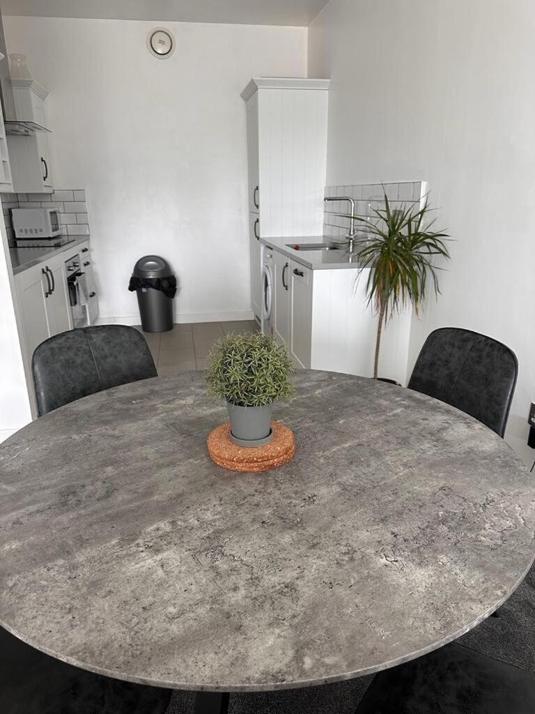 Recently Refurbished Apt Central Mk Free Parking Мілтон-Кінз Екстер'єр фото